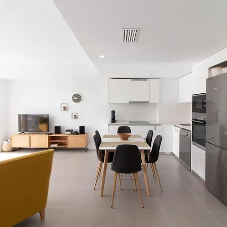 Global Properties, 5 Personas Con Terraza Y Vistas A La Piscina Апартаменты *